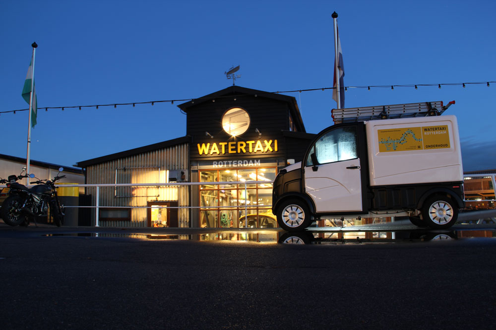 rotterdam-night-watertaxi